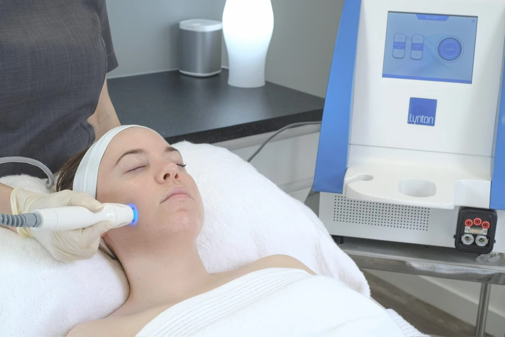 Radiofrequency facial in Teddingon